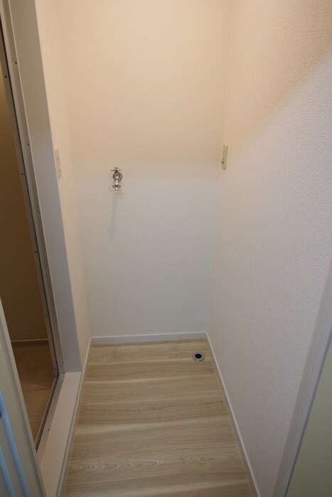 物件内観写真12　(洗濯機置場)