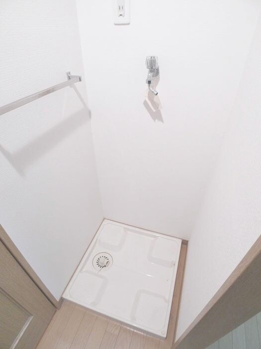 物件内観写真11　(洗濯機置場)