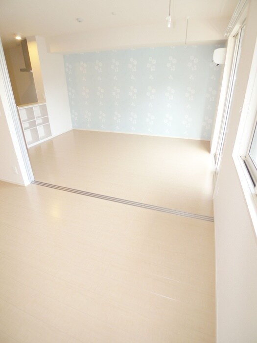 物件内観写真8　(室内からの展望)