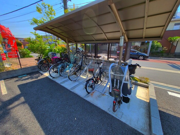 物件外観写真3　(駐輪場)