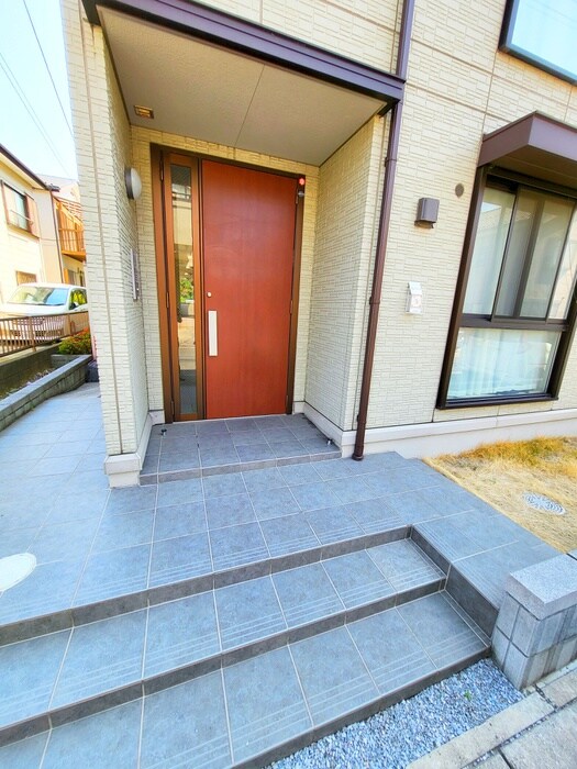 物件外観写真5　(エントランス部分)