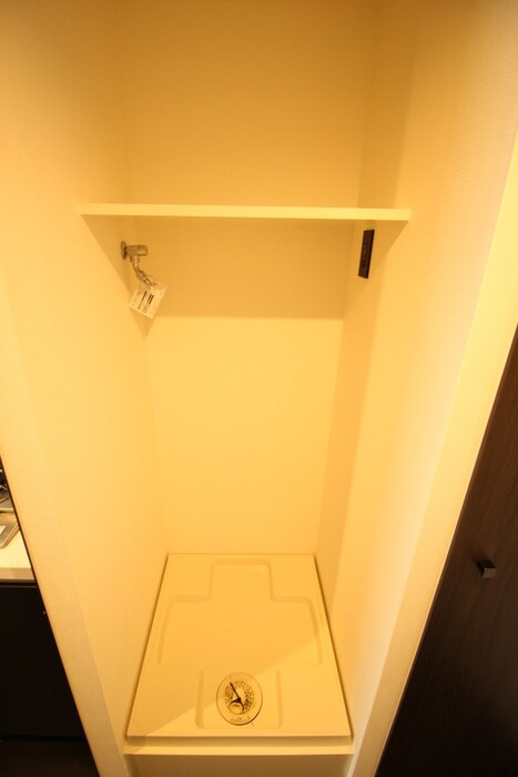 物件内観写真12　(洗濯機置場)