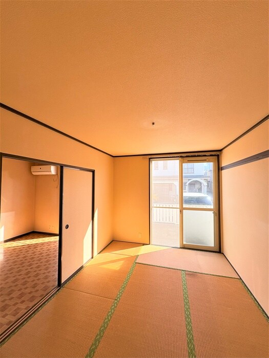 物件内観写真8　(室内からの展望)