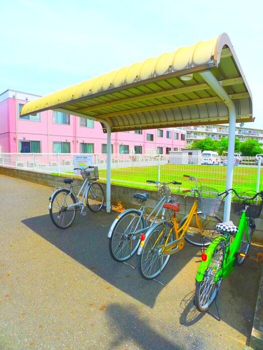物件外観写真3　(駐輪場)