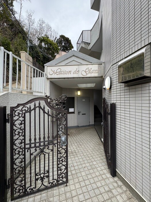 物件外観写真4　(エントランス部分)