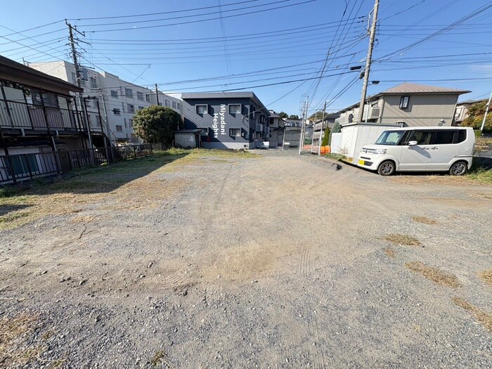 物件外観写真5　(駐車場)