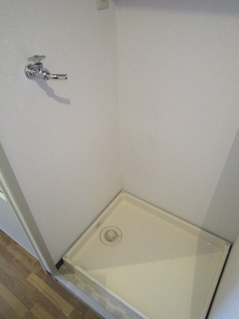 物件内観写真8　(洗濯機置場)