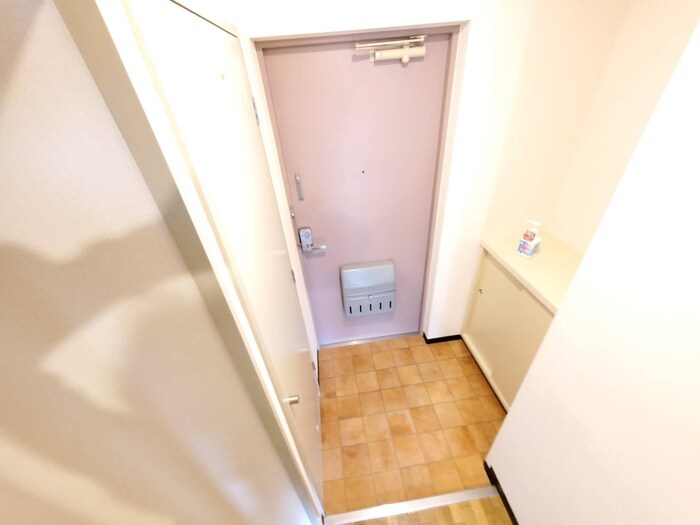 物件内観写真12　(玄関)