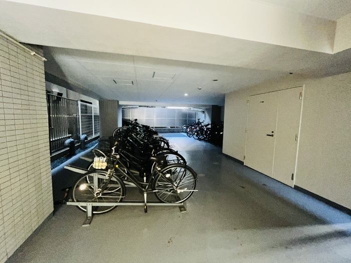 物件外観写真4　(駐輪場)