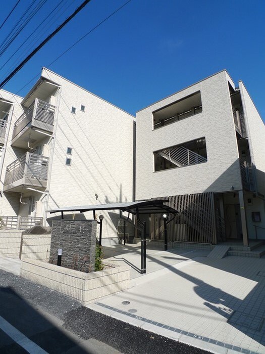 物件外観写真2　(エントランス部分)