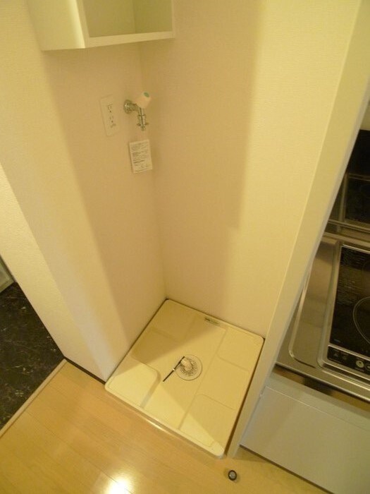 物件内観写真16　(洗濯機置場)