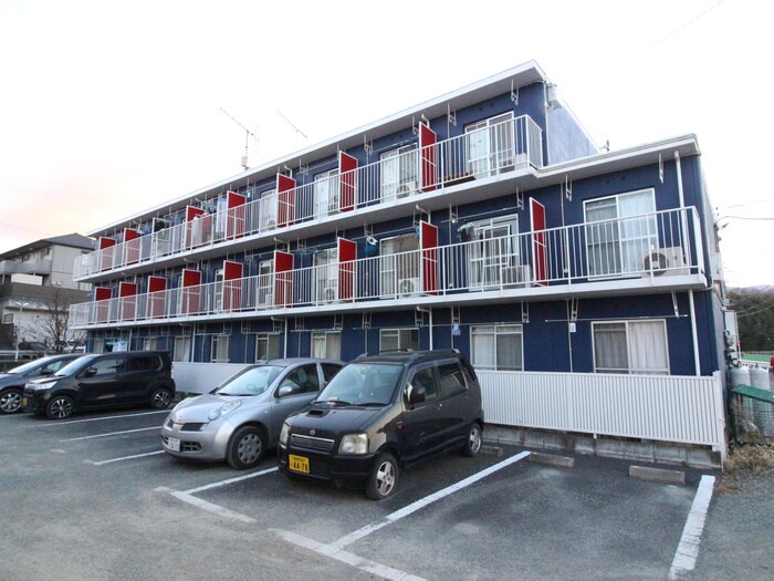 物件外観写真3　(駐車場)