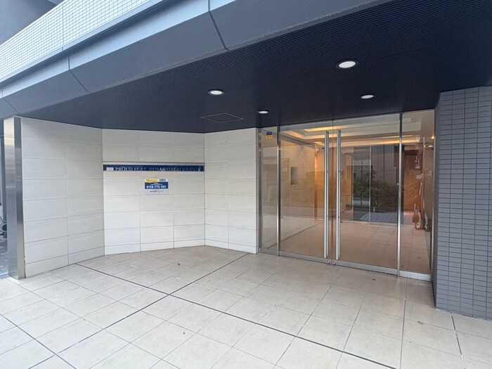 物件外観写真3　(エントランス部分)