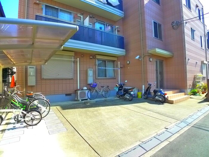 物件外観写真4　(駐車場)