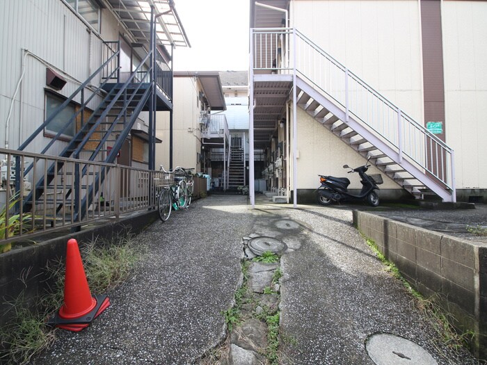 物件外観写真6　(エントランス部分)