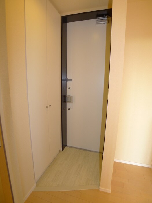 物件内観写真7　(玄関)