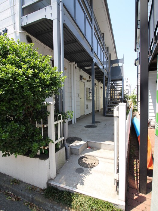 物件外観写真4　(エントランス部分)