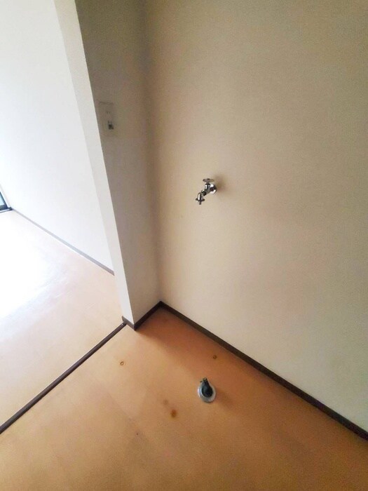 物件内観写真13　(洗濯機置場)