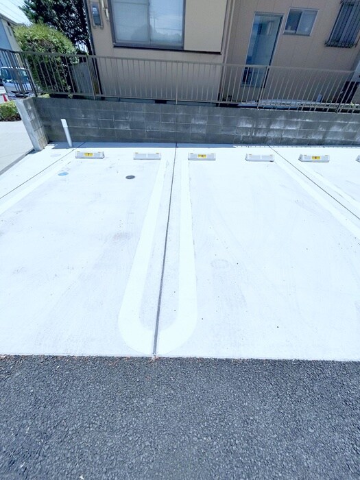 物件外観写真4　(駐車場)