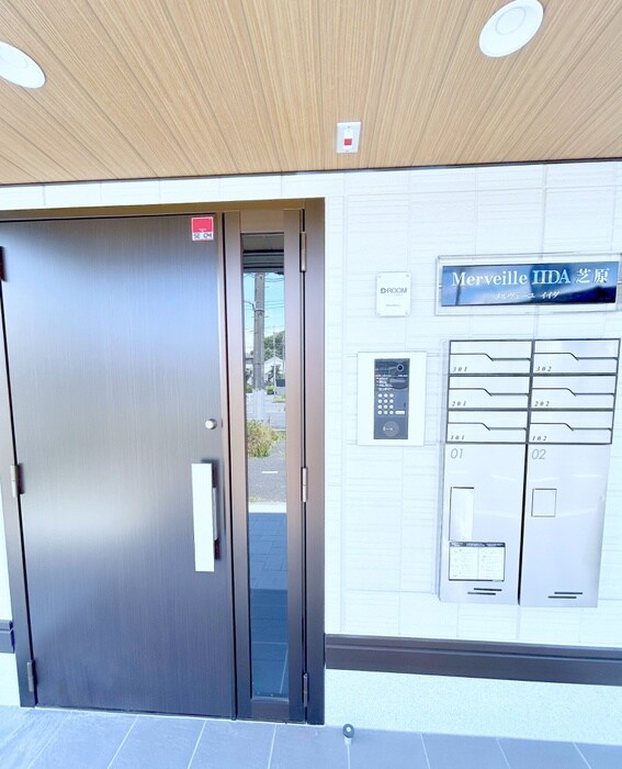 物件外観写真6　(エントランス部分)