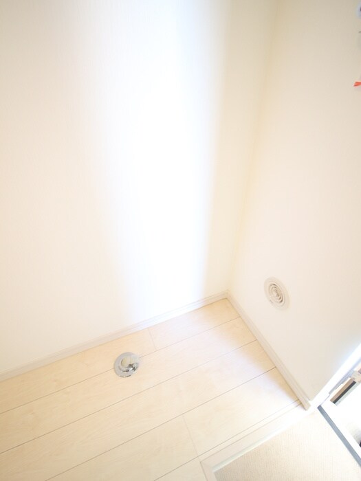 物件内観写真14　(洗濯機置場)