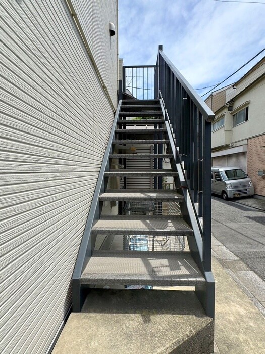 物件外観写真6　(エントランス部分)