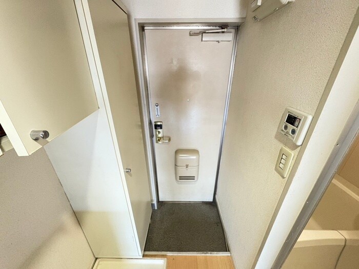 物件内観写真18　(玄関)