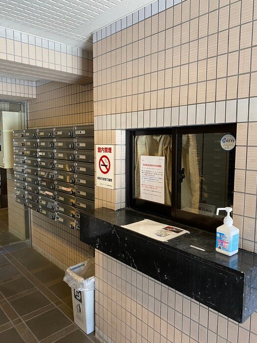 物件外観写真5　(エントランス部分)