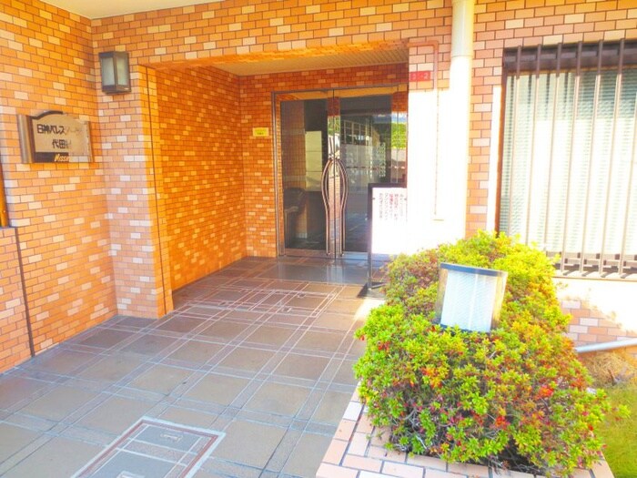 日神パレステ－ジ代田橋のエントランス部分