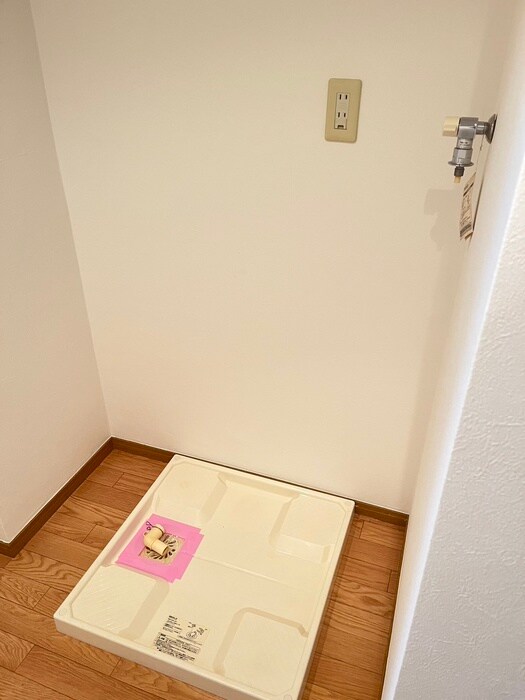 物件内観写真16　(洗濯機置場)