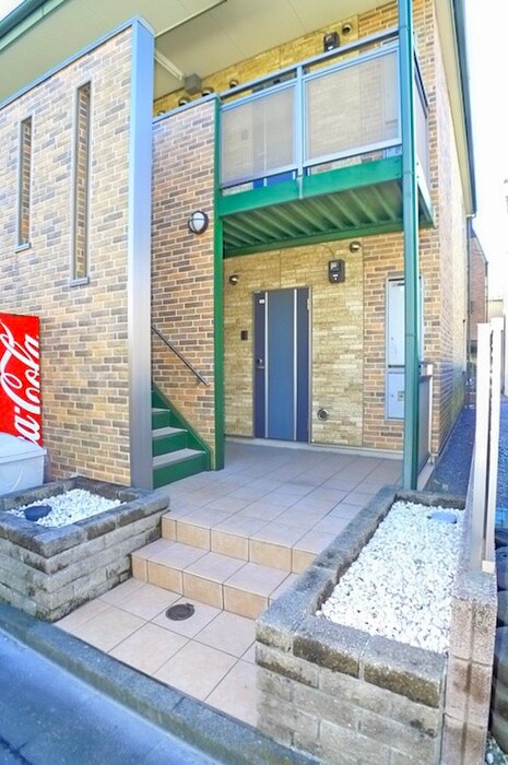 物件外観写真4　(エントランス部分)