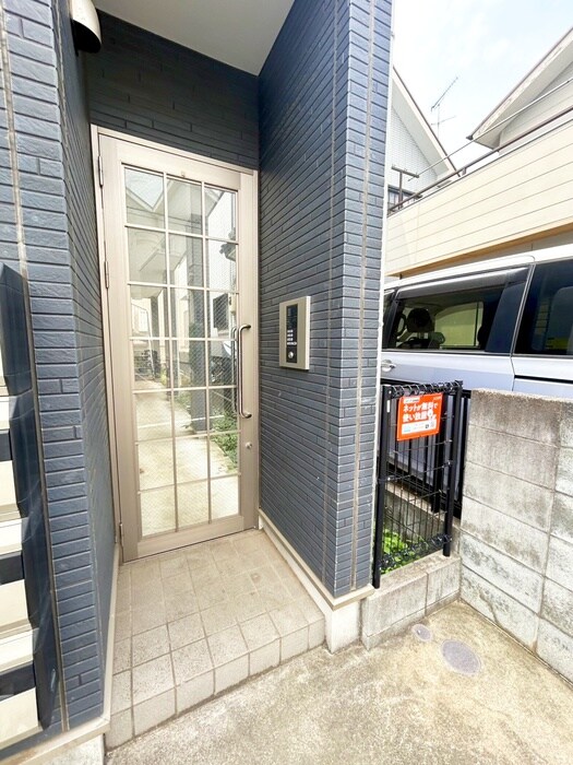 物件外観写真4　(エントランス部分)