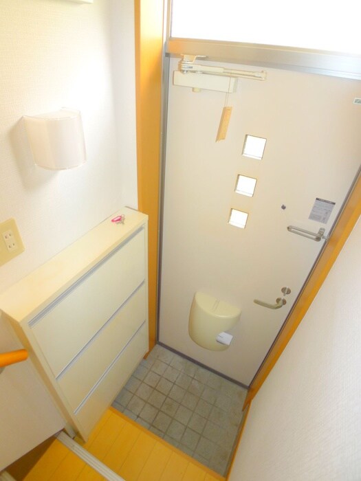 物件内観写真16　(玄関)