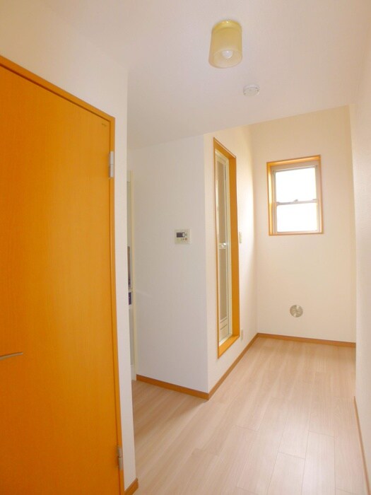物件内観写真20　(廊下)