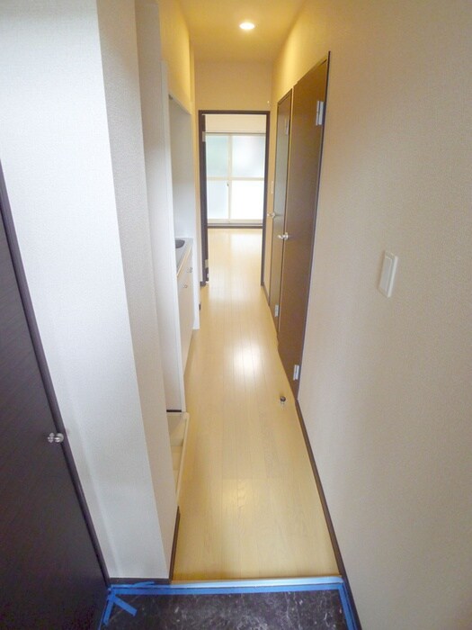 物件内観写真4　(玄関)