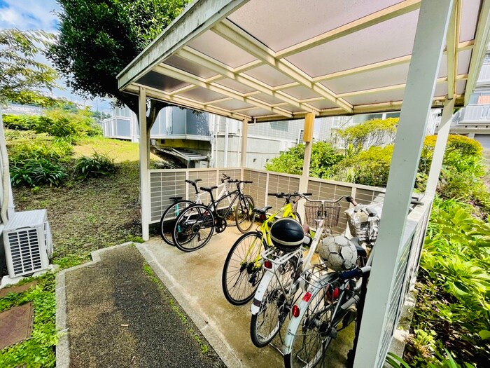 物件外観写真3　(駐輪場)