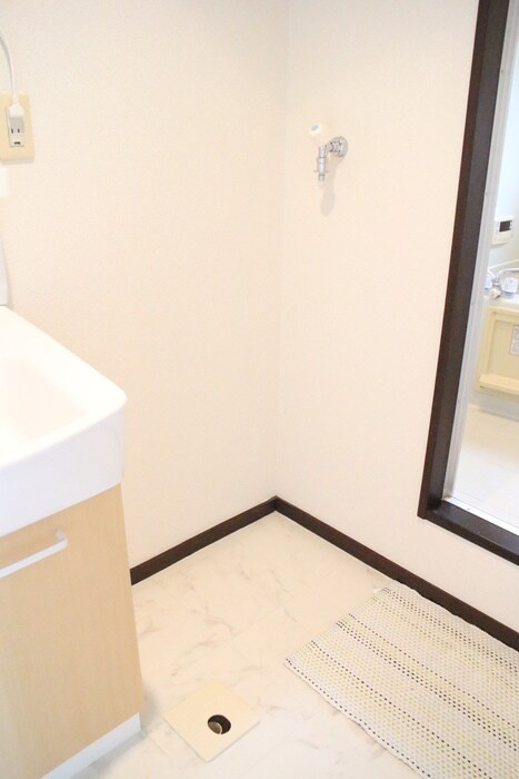 物件内観写真14　(洗濯機置場)