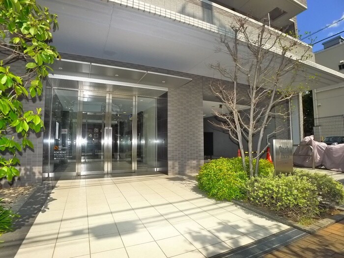 物件外観写真3　(エントランス部分)