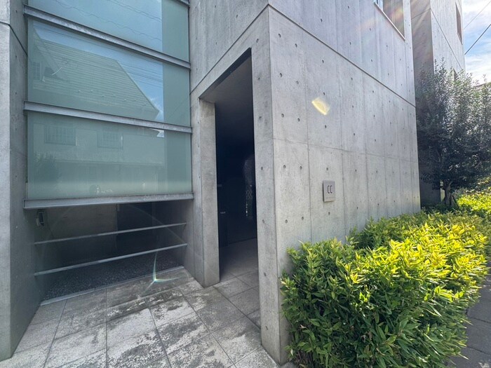 物件外観写真5　(エントランス部分)