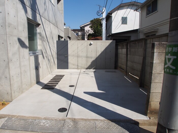 物件外観写真6　(駐車場)