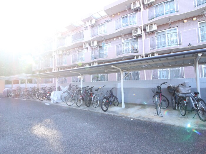 物件外観写真4　(駐輪場)
