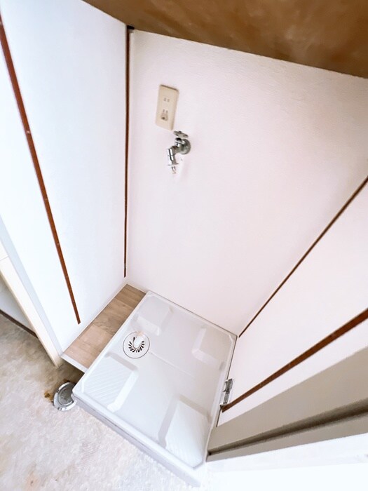 物件内観写真16　(洗濯機置場)