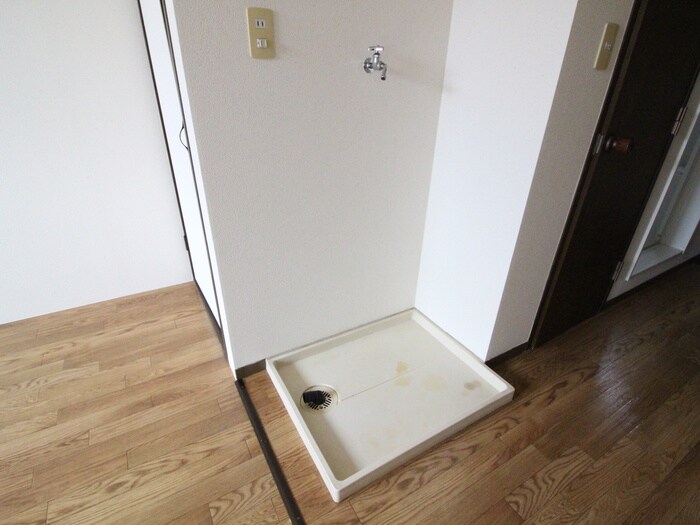 物件内観写真13　(洗濯機置場)