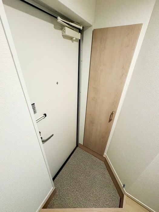 物件内観写真17　(玄関)