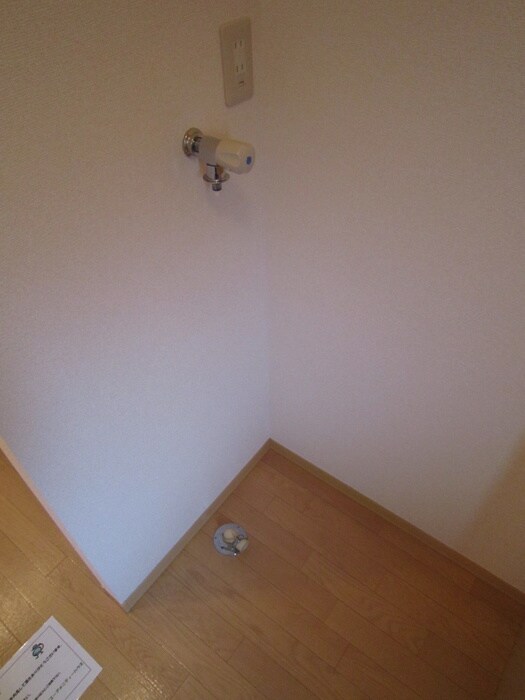 物件内観写真18　(洗濯機置場)