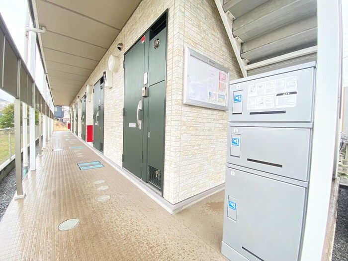 物件外観写真4　(エントランス部分)