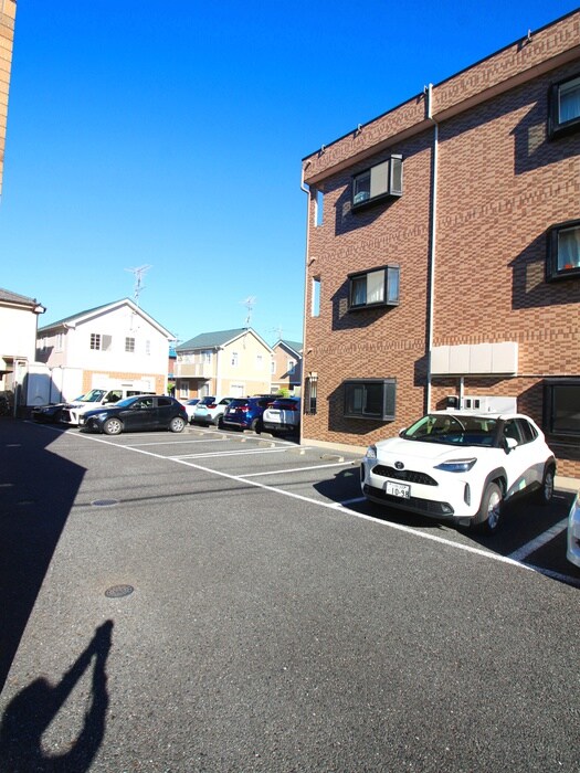 物件外観写真3　(駐車場)