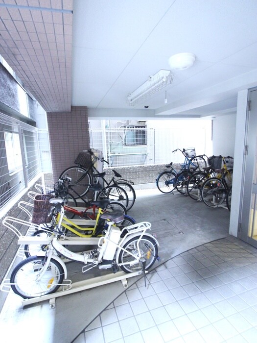 物件外観写真5　(駐輪場)