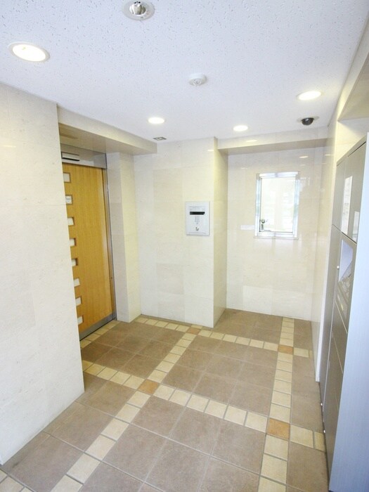 物件外観写真6　(エントランス部分)