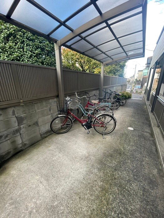 物件外観写真4　(駐輪場)